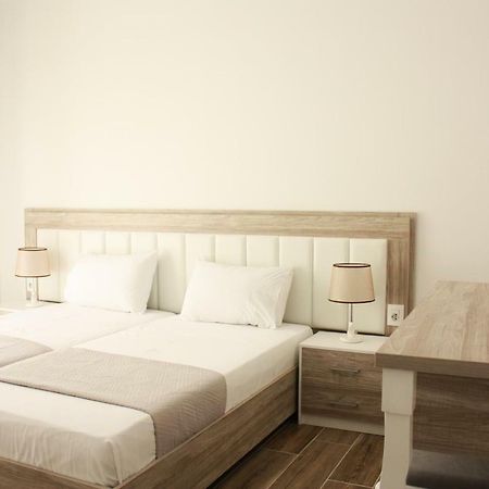 Alexandra'S Apartments ساراندا المظهر الخارجي الصورة