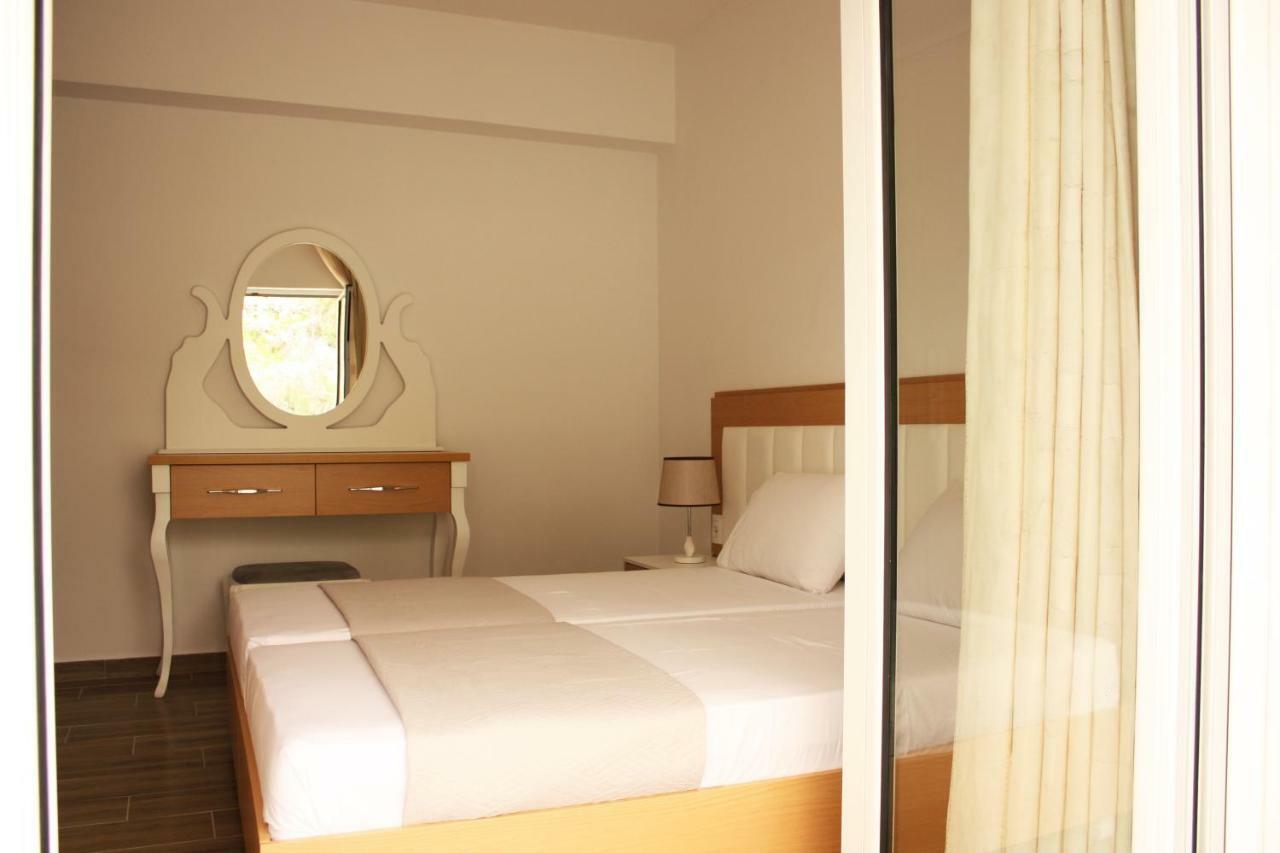 Alexandra'S Apartments ساراندا المظهر الخارجي الصورة