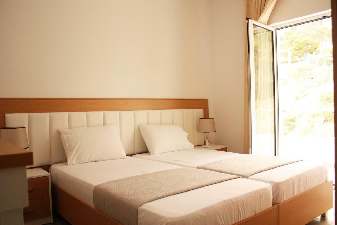 Alexandra'S Apartments ساراندا المظهر الخارجي الصورة