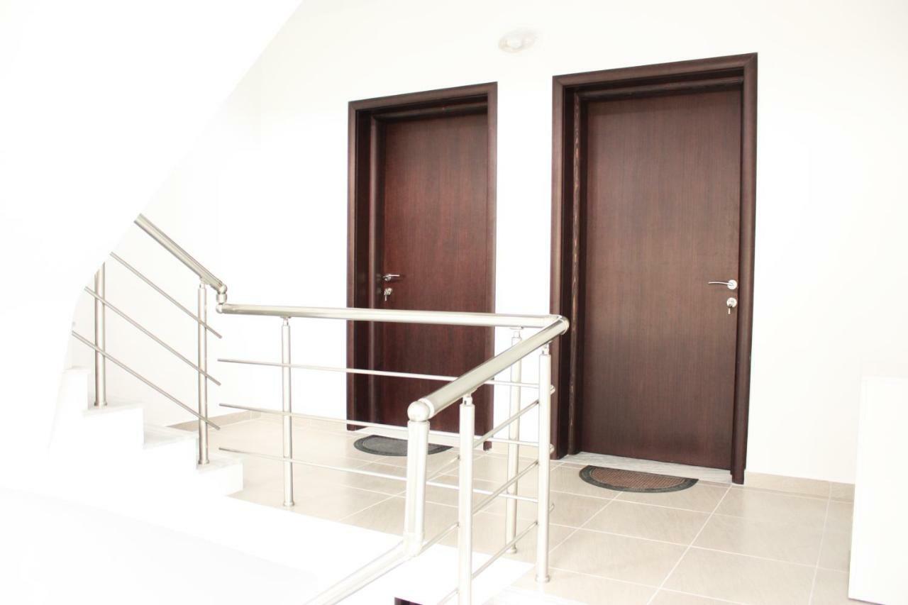 Alexandra'S Apartments ساراندا المظهر الخارجي الصورة